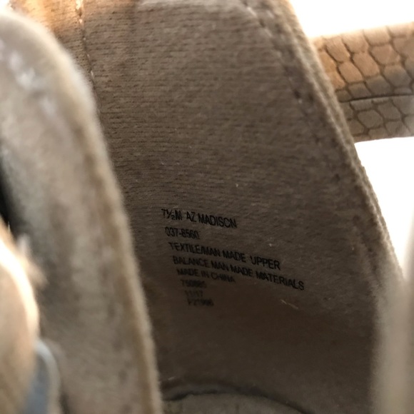 Arizona Memory Foam Booties Ankle Boots Tan 7.5M - Picture 7 of 8